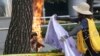 一名韩国男子在日本驻韩使馆外自焚