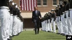 Президент Барак Обама в Академии Береговой охраны США в городе Нью-Лондон, штат Коннектикут. 20 мая 2015 г.
