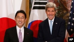 Ngoại trưởng Mỹ John Kerry và Ngoại trưởng Fumio Kishida của Nhật Bản tại New York, ngày 29/9/2015.