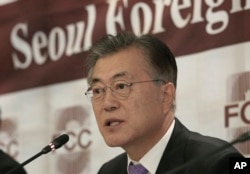 Possible South Korean presidential contender Moon Jae-in speaks during a press conference at the Seoul Foreign Correspondents Club in Seoul, South Korea, Dec. 15, 2016.