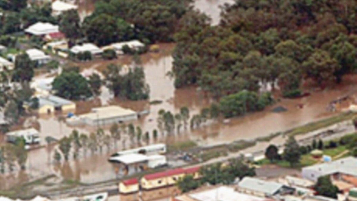 1,000 People Flee Flooding in Northeast Australia