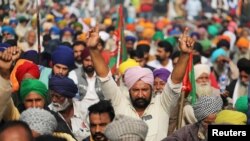 بھارتی کسان متنازع زرعی قوانین کے خلاف کئی روز سے سراپا احتجاج ہیں۔