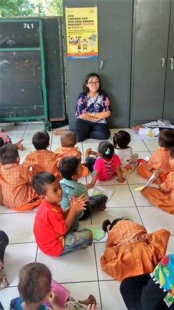 Salah satu kegiatan Rumah Dongeng Pelangi (foto: courtesy).