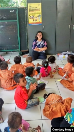 Salah satu kegiatan Rumah Dongeng Pelangi (foto: courtesy).