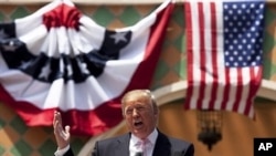 Donald Trump speaks to a crowd at the 2011 Palm Beach County Tax Day Tea Party in Boca Raton, Florida, April 16, 2011