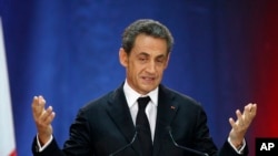 Mantan Presiden Perancis, Nicolas Sarkozy, berbicara dalam kampanye ketua partai UMP di Lambersart, Perancis utara. (Foto: Dok)