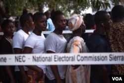 Voters line up before polls open in Freetown, Sierra Leone, March 7, 2018. (Photo: Jason Patinkin / VOA )