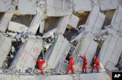 Emergency rescuers continue to search for missing in a collapsed building from an earthquake in Tainan, Taiwan, Feb. 7, 2016.