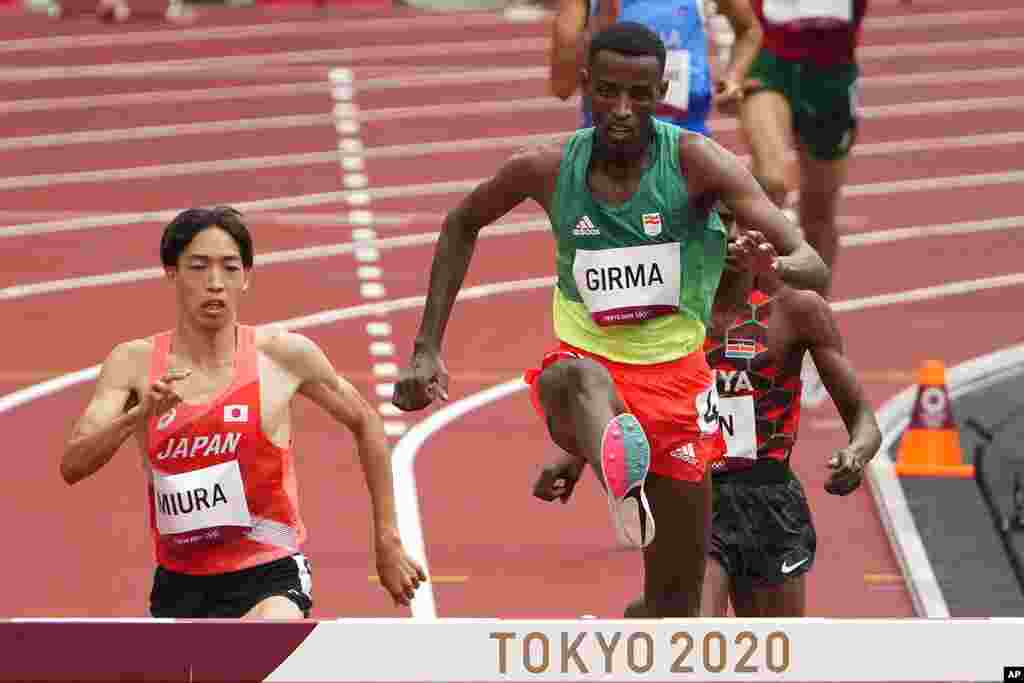 Lamecha Girma, of Ethiopia, wins in a heat of the men&#39;s 3,000-meter steeplechase at the 2020 Summer Olympics, Friday, July 30, 2021, in Tokyo. (AP Photo/Charlie Riedel)