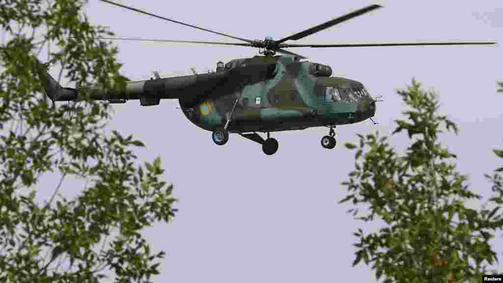 A Ukrainian military helicopter flies above a military base in the eastern Ukrainian town of Kramatorsk, Sept. 1, 2014. 