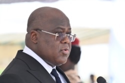 Le président congolais Felix Tshisekedi donne un discours aux funérailles d'État du défunt président tchadien Idriss Deby Itno, à N'Djamena, le 23 avril 2021.