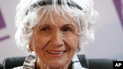 FILE - Canadian Author Alice Munro is seen at a press conference at Trinity College, Dublin, Ireland, June 25, 2009.