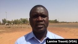 Ardiouma Sagnon, journaliste à la télévision nationale, à Ouagadougou, le 1er février 2019. (VOA/Lamine Traoré)