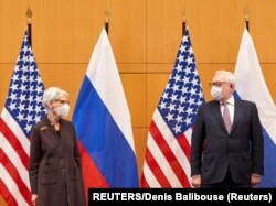 Wendy Sherman, zamjenica američkog državnog sekretara, i Sergej Rjabkov, zamjenik ministra spoljnih polova.