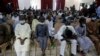 Kawanan pria bersenjata di Nigeria, Sabtu (27/2), membebaskan 42 orang, termasuk 27 siswa yang diculik dari sekolah asrama pekan lalu di negara bagian tengah utara Niger. (Foto: AP)