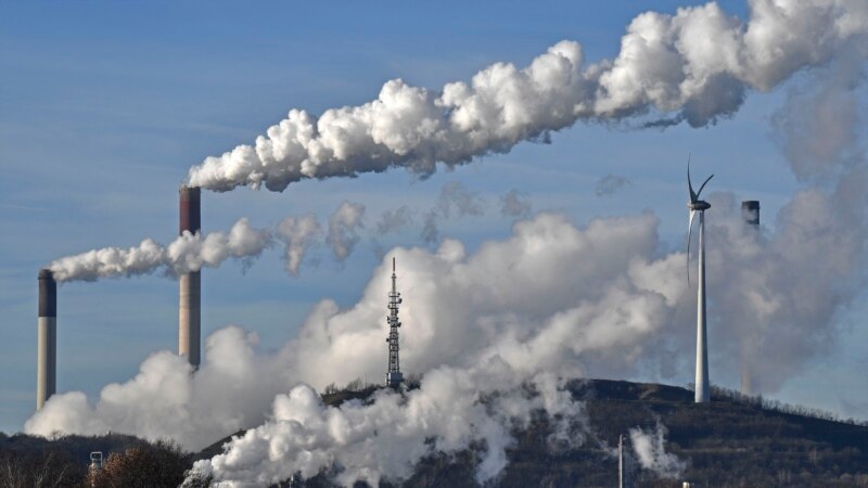 Heat-trapping Carbon Dioxide in Air Hits Record High