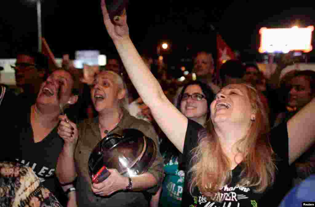 People celebrate after the announcement of the death of Cuban revolutionary leader Fidel Castro in the Little Havana district of Miami, Florida, Nov. 26, 2016.