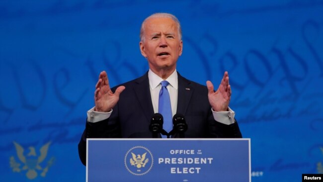 Tổng thống tân cử Joe Biden đọc thông điệp trước quốc dân sau khi Cử tri Đoàn chính thức xác nhận chiến thắng của ông trước Tổng thống Donald trong cuộc bầu cử tổng thống năm 2020, tại trụ sở ban chuyển tiếp của ông Biden ở Wilmington, Delaware, ngày 14/12/2020.