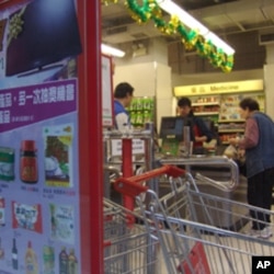 同类商店的统计显示，北京和上海的猪肉和苹果价格高于香港