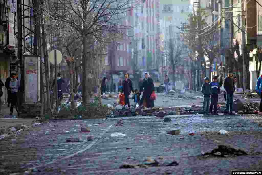 Çatışmalar sonrası Diyarbakır Sur mahallesinden görüntüler