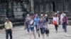 FILE: A tour guide leads a group of tourists at Angkor Wat Temple in Siem Reap province, Cambodia, Saturday, July 16th, 2016. ( Leng Len/VOA Khmer)