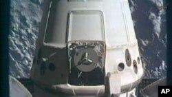 Esta imagen de archivo, tomada de NASA-TV, muestra la cápsula Dragon SpaceX tras su salida de la Estación Espacial Internacional, el 31 de mayo de 2012.
