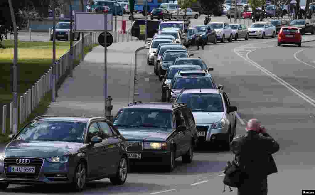 A convoy of around 140 cars leaves for Hungary from Vienna, Sept. 6, 2015, to distribute aid to migrants and to collect refugees to bring back to Austria.