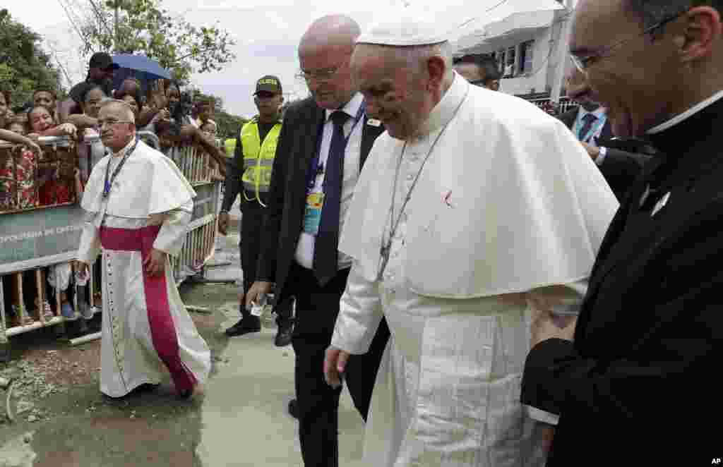 Small drops of blood stain Pope Francis&#39; white cassock as he is helped by a priest after knocking his face on the popemobile in Cartagena, Colombia.