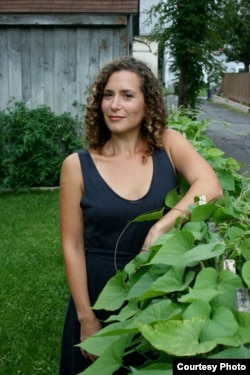 Author Lizzie Skurnick: Writer and poet Lizzie Skurnick says nothing is more interesting and meaningful like words. (Courtesy - Casey Greenfield)