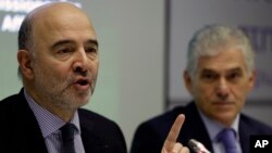 Le Commissaire européen aux Finances, Pierre Moscovici, s'exprime lors d'une conférence de presse à Athènes, le 29 novembre 2016.