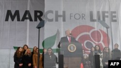 Le président Donald Trump participe à une manifestation "Marche pour la vie" à Washington, D.C, le 24 janvier 2020.