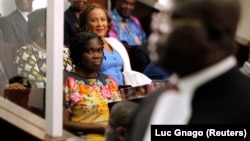 Simone Gbagbo lors d'une audience devant la palais de Justice d'Abidjan, en Côte d'Ivoire, le 26 décembre 2014.