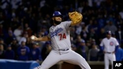 Kenley Jansen des Los Angeles Dodgers effectuant un 9e jet lors d'un match de baseball contre Chicago Cubs, Chicago le 19 octobre 2017(AP Photo/Nam Y. Huh) 