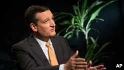 Le Candidat présidentiel républicain sénateur Ted Cruz , parle lors d'une interview avec l'Associated Press à Washington , le 1 décembre 2015 .