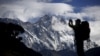 Pendaki Gunung Terkenal Swiss Tewas Dekat Everest