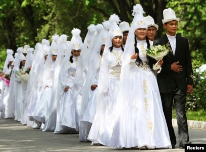 Katta eshak bilan pul uchun porno