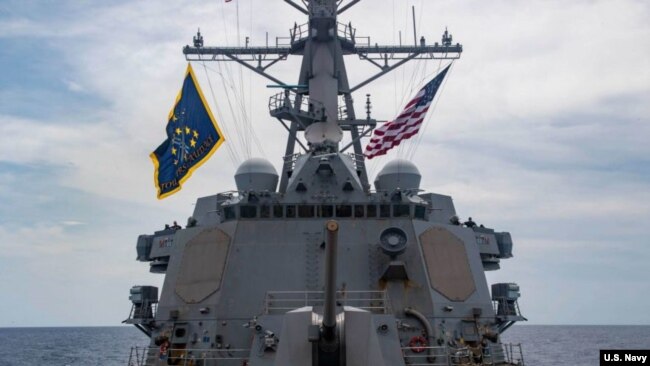 美国海军导弹驱逐舰“马斯廷”号(USS Mustin)本月28日穿越帕拉塞尔群岛水域。