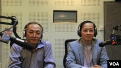 Sok Sam Oeun, an independent lawyer, left, and Kim Santepheap, right, spokesman of the Ministry of Justice in VOA studio in Phnom Penh on Wednesday May 25, 2016. (Lim Sothy/VOA Khmer)