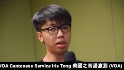 17歲的中學五年級學生李嘉俊表示，香港推行普教中，是中國有意改變香港新一代學生的思維