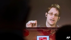 Edward Snowden govori putem satelita na IT sajmu CeBIT u Hanoveru, Nejmačka, 21. mart 2017.