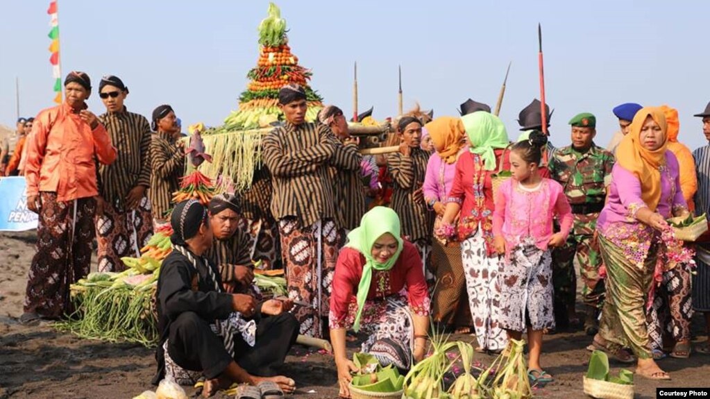 Contoh Feature Tentang Budaya - Simak Gambar Berikut