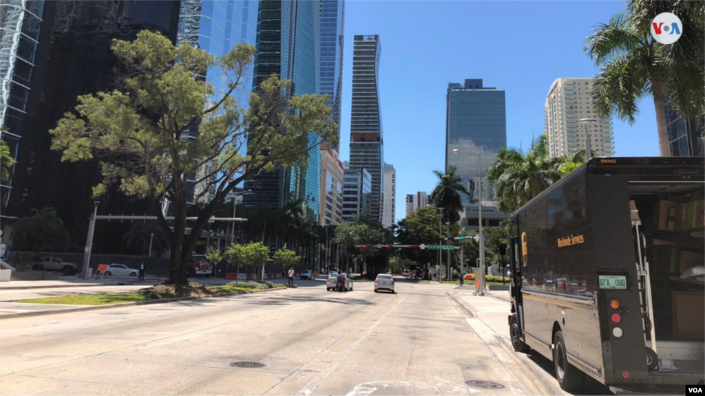 Brickell, el centro financiero de Miami, muestra todas sus oficinas cerradas y el movimiento en esta zona es prácticamente nulo. (Foto: Antoni Belchi)