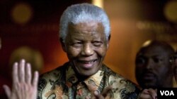 Mantan Presiden Afrika Selatan Nelson Mandela dirawat di rumah sakit hanya seminggu sebelum partainya bersidang untuk memilih pimpinan yang baru. (foto: dok).