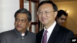 Indian Foreign Minister S.M. Krishna, left, shakes hands with Chinese Foreign Minister Yang Jiechi before a meeting in New Delhi, India, March 1, 2012.