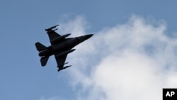 FILE - A Turkish fighter jet flies above the Incirlik airbase in southern Turkey, Aug. 31, 2013. Syria said on Thursday its air defense would shoot down any Turkish jets that carry out attacks within Syria.