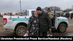 Ukrajinac oslobođen u razmeni zatvorenika Ukrajine i separatističkih republika.