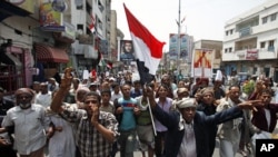 Anti-government protesters shout slogans as they march to demand the ouster of Yemen's President Ali Abdullah Saleh in the southern city of Taiz July 4, 2011
