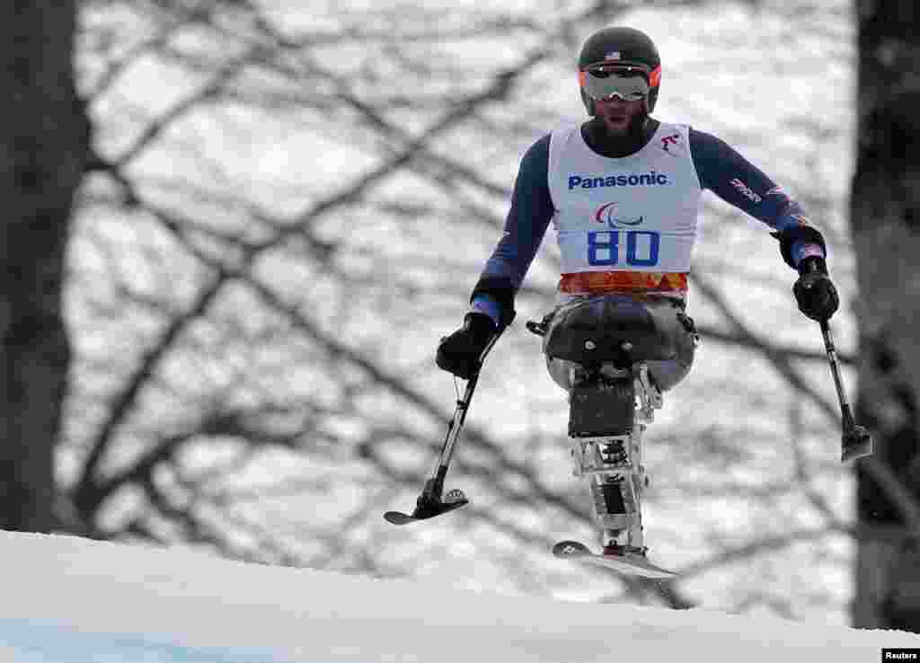 러시아 소치에서 열리고 있는 패럴림픽 남자 알파인 스키 수퍼-G 경기에 미국 헤스 칼하운 선수가 출전했다.