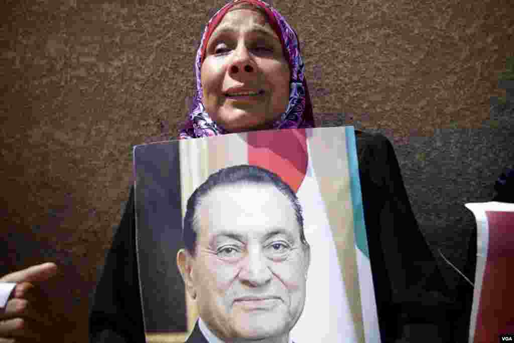 Người biểu tình ủng hộ ông Mubarak 