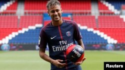 Neymar Jr lors d'une conférence de presse à Paris, France, le 4 août 2017.
